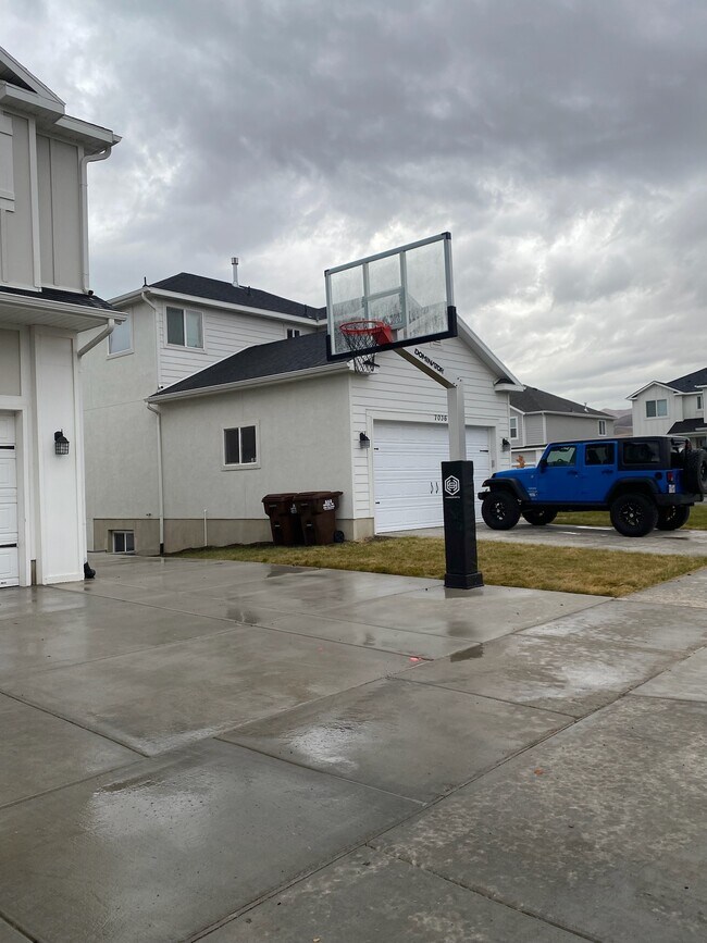 Foto del edificio - 7046 N Silver Creek Way