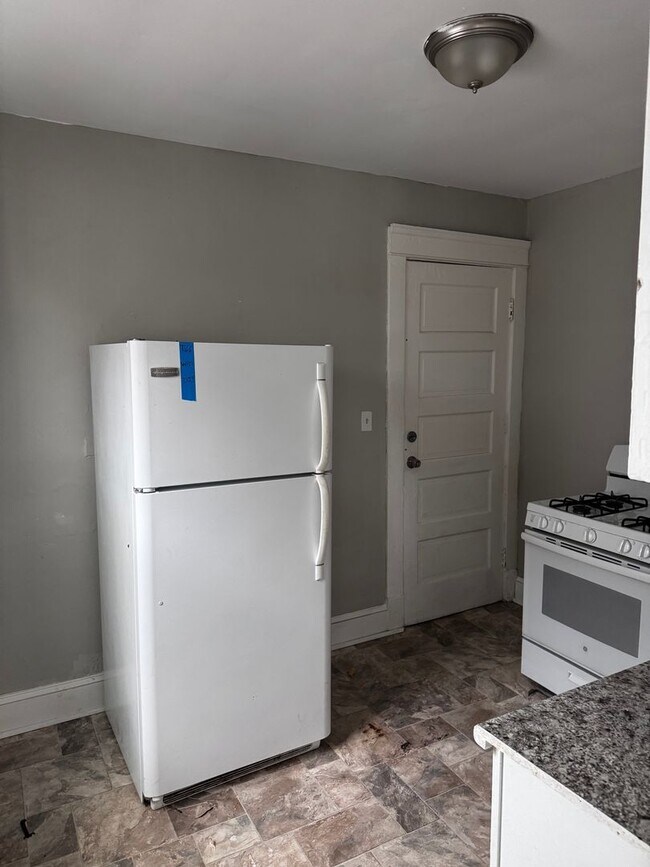 Foto del edificio - 10707 Hampden Ave