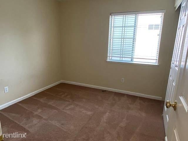 Building Photo - 38762 Litchfield Cir