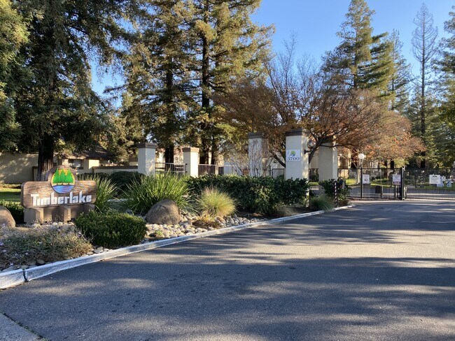 Foto del edificio - 3701 Colonial Dr