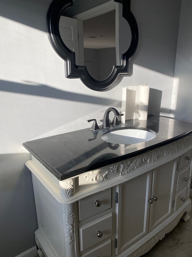 Bathroom/Vanity - 20 N Peach Aly