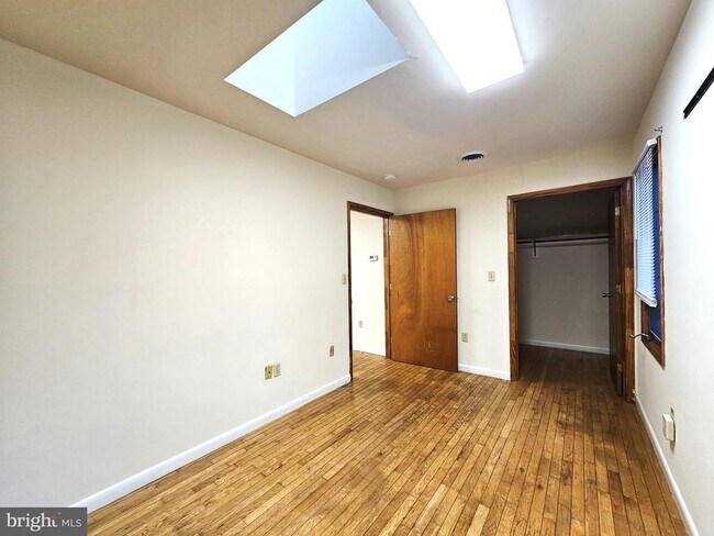 Foto del edificio - 809 Hanson St