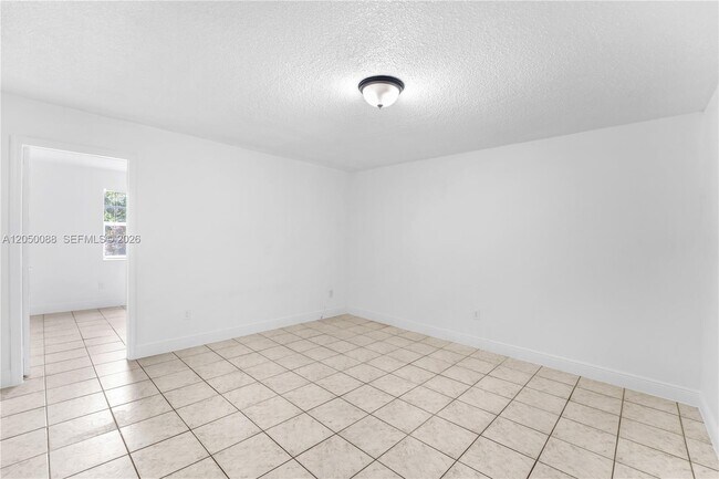Building Photo - 1305 W 53rd St