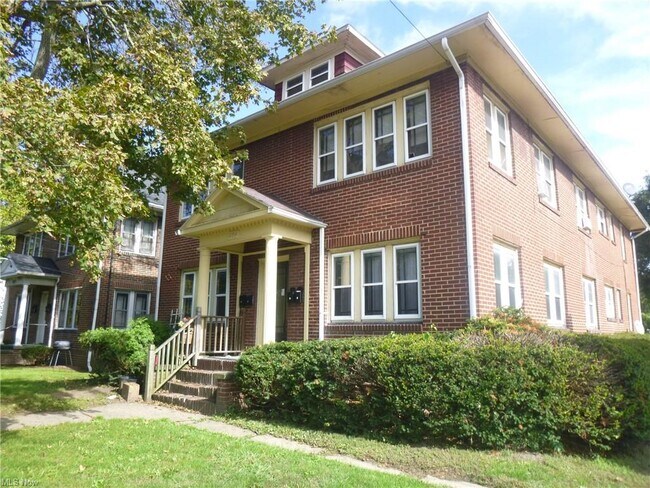 Foto del edificio - 689 Schiller Ave