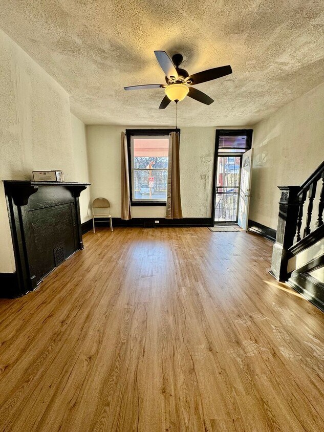 Foto principal - 3 Bedroom Home Available Now