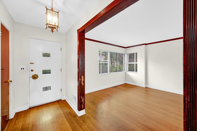 Foto del edificio - 7248 N Ridge Blvd