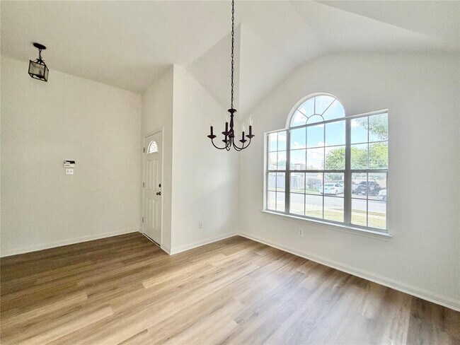 Building Photo - 939 Dark Horse Ln
