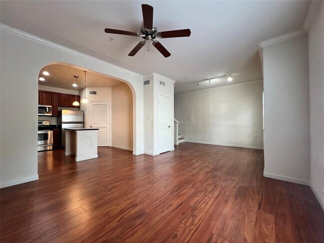 Building Photo - 9200 Westheimer Rd