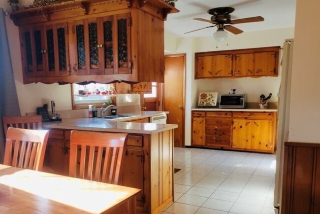 Kitchen - 28502 White Rd