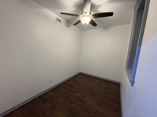 Building Photo - 1941-1939 S Winona Ln