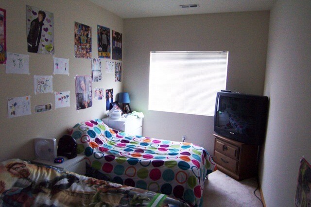 Building Photo - AVAILABLE 06/10/23! Cute 3 Bedroom Condo!