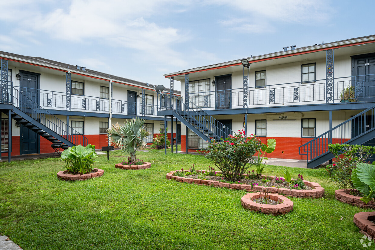 Primary Photo - Glen Willow Apartments