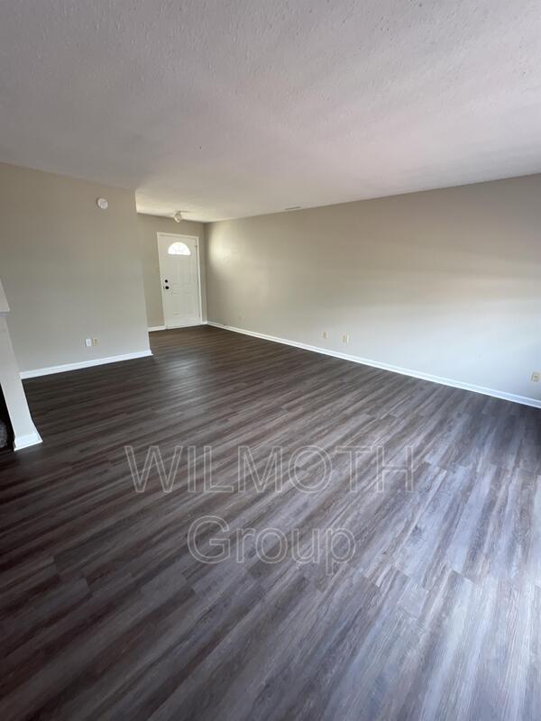 Building Photo - 4520 Connaught Dr E