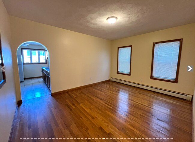 Building Photo - 225 Holland St