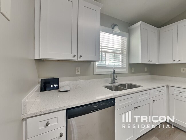 Foto del edificio - 130 Cross Creek Dr