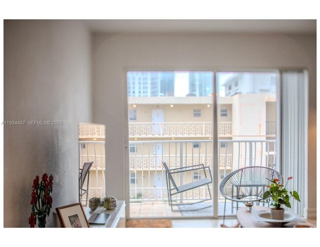 Building Photo - 677 NE 24th St