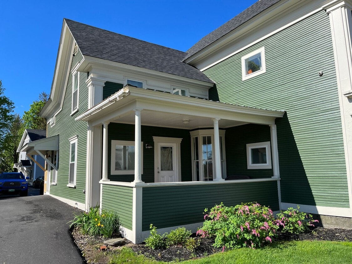 94 Upper Main St Unit 2, Morristown, VT 05661 Room for Rent in