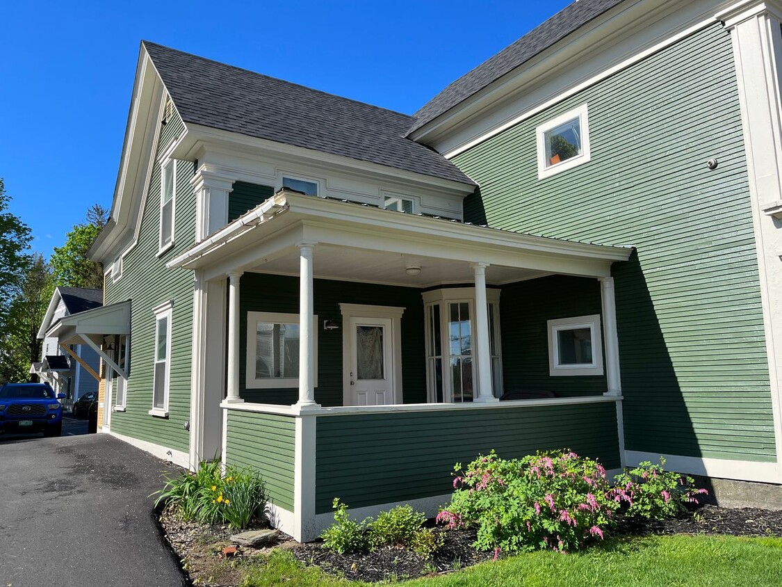 94 Upper Main St Unit 2, Morristown, VT 05661 - Room for Rent in ...