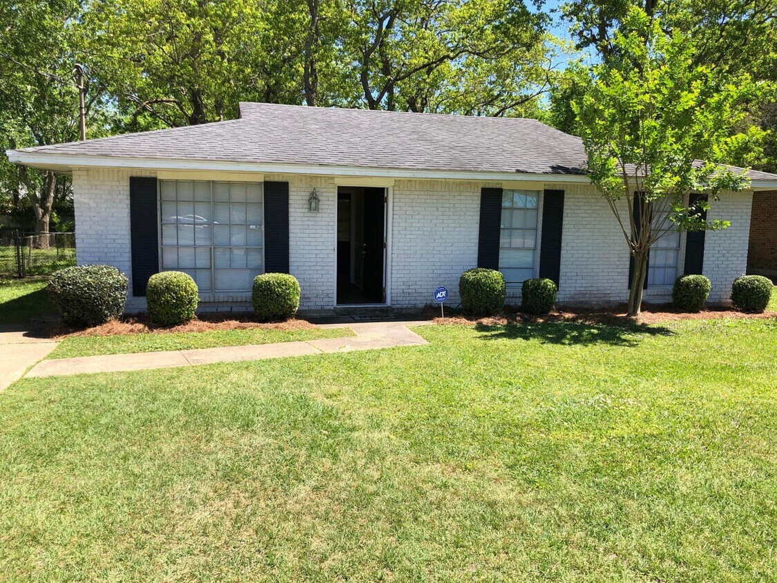 6338 Wares Ferry Rd, Montgomery, AL 36117 House Rental in Montgomery