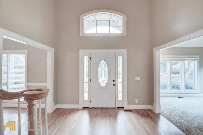 Building Photo - 130 Silvermere