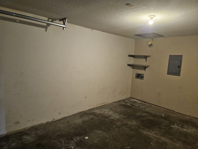 Building Photo - 8807 Bono Rd