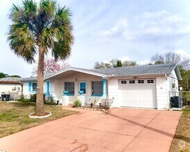 Building Photo - 10140 Glen Moor Ln