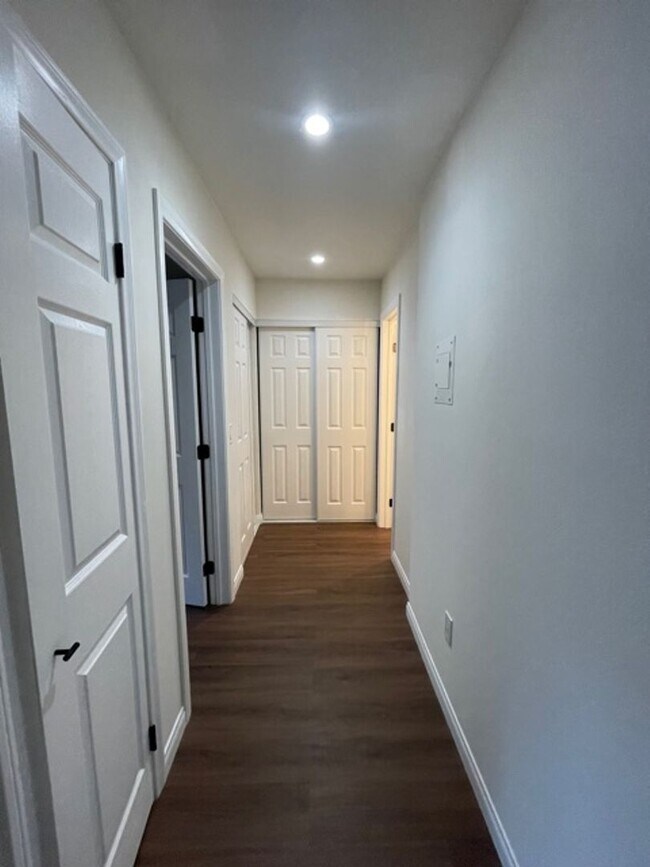 Foto del edificio - 6600 Warner Ave