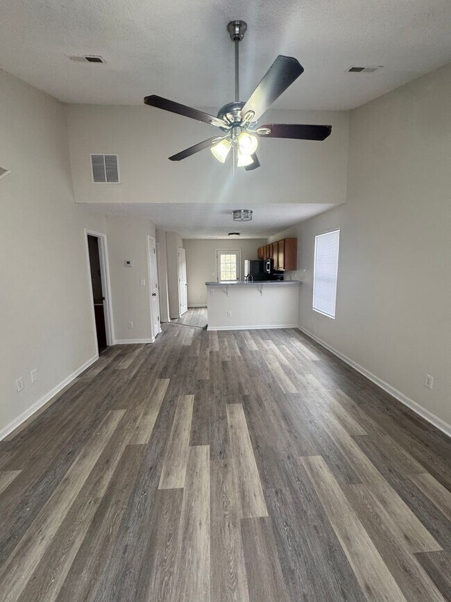 Foto del edificio - 2012-2014 Arlene Dr.