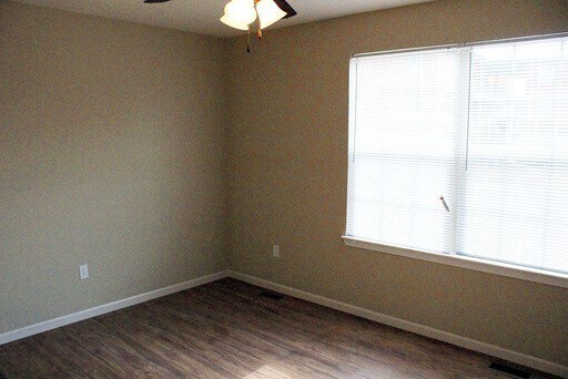 Foto del edificio - Spacious 4BR/4.5BA Newer Units Near Campus!