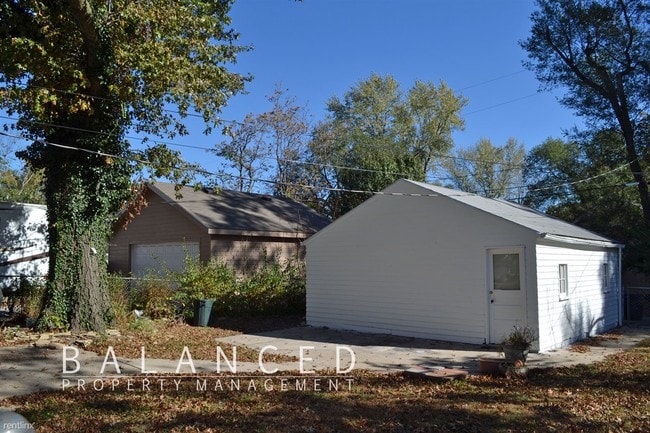 Building Photo - 1612 SW Campbell Ave