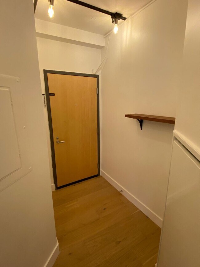 Foto del edificio - Beautiful updated 2bd/2ba condo in bustlin...