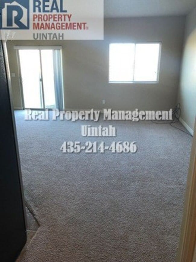 Building Photo - 3 bed 2.5 bath townhome in Fox Run