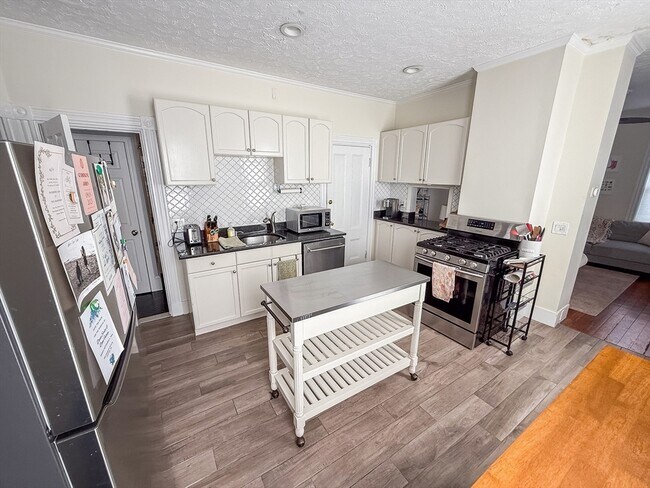 Foto del edificio - 661 E 7th St