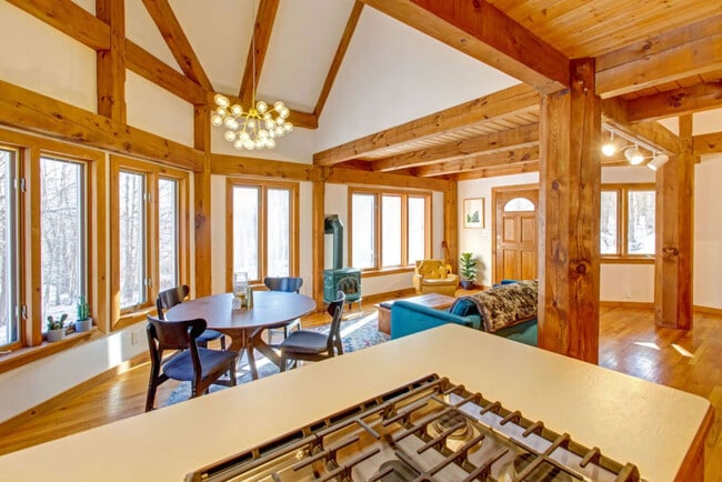 Foto del edificio - 93 Zych Rd