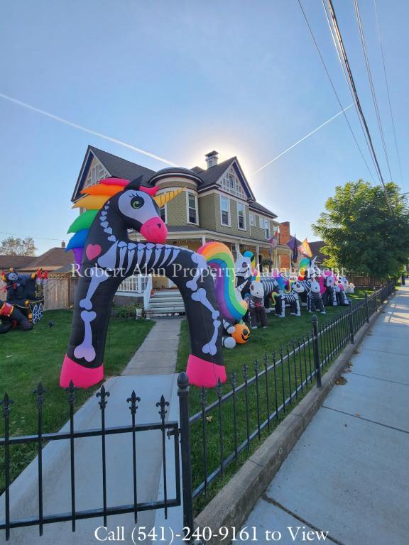 Building Photo - 916 SE Byers Ave