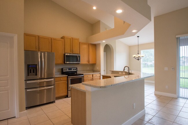 Building Photo - Gorgeous 4/3 in Hunter's Creek.