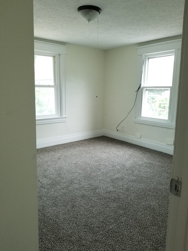 bedroom - 111 Sterling St