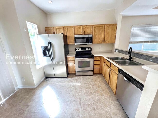 Foto del edificio - 9600 W Chatfield Ave