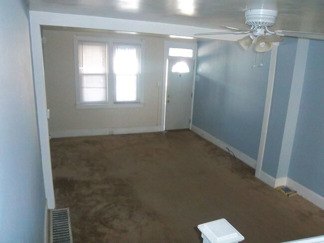 Foto del edificio - 3 br, 1 bath Apartment - 346 ICE AVENUE
