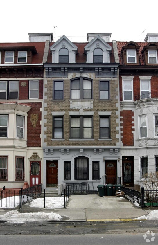Primary Photo - 354 Parkside Ave