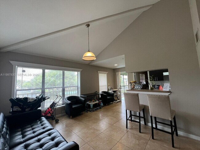 Foto del edificio - 3932 NW 87th Ave