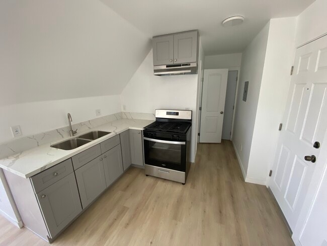 kitchen - 1917 E 2nd St