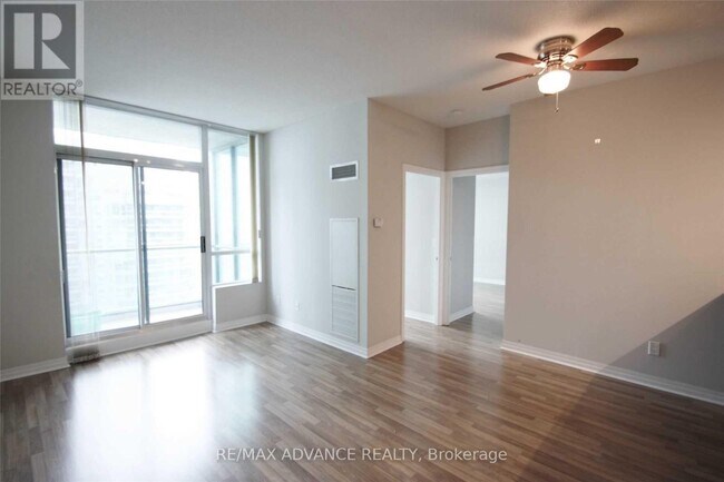 Photo du bâtiment - 12 Yonge St