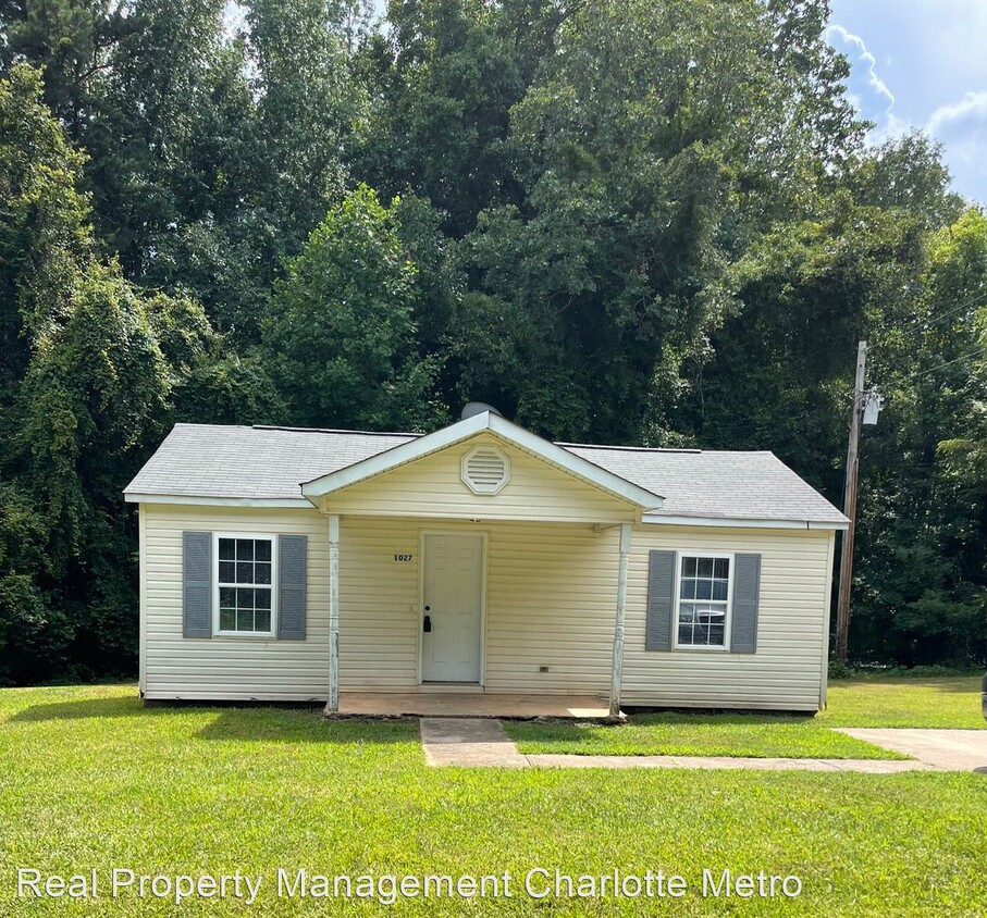 Primary Photo - 2 br, 1 bath House - 1027 Mountain Crest D...