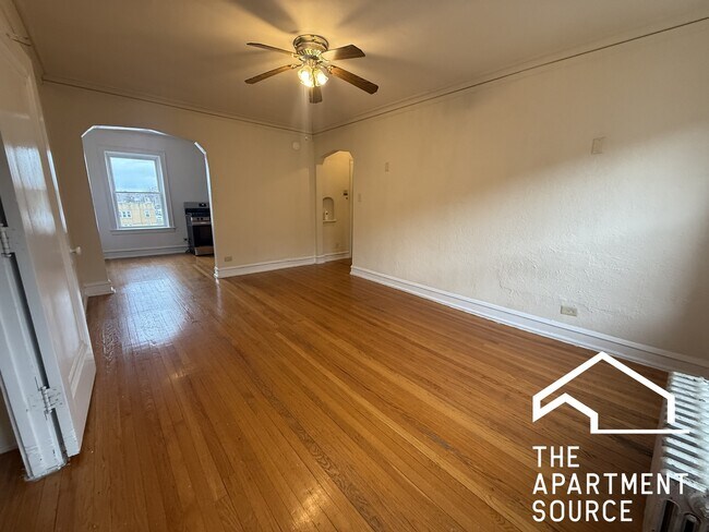 Foto del edificio - 5423 W Montrose Ave