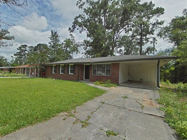 Foto del edificio - Three Bedroom Brick Ranch in National Hills!