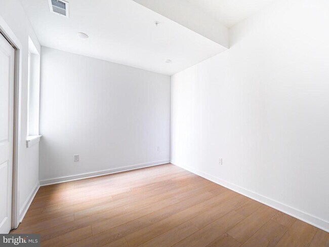 Foto del edificio - 2403 W Thompson St