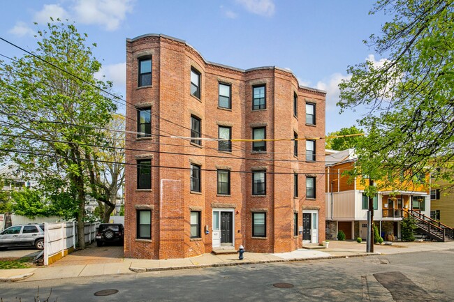 Foto del edificio - Gorgeous, updated 2 bed condo in Brookline!