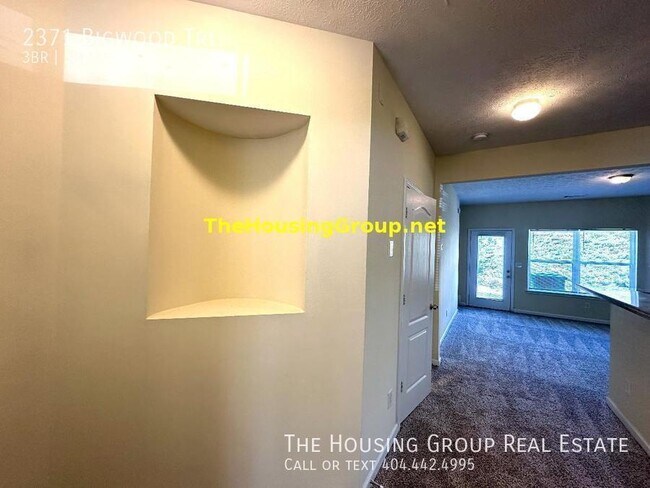 Building Photo - 1 Free Month Rent + 13 Month Lease