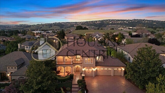 Foto del edificio - Custom Luxury Rental Home in HIGHLY DESIRA...
